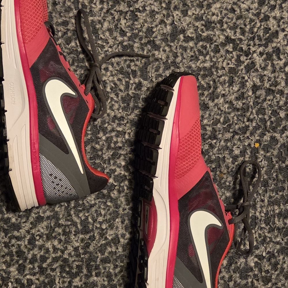 Nike Women's Pink and Black Athletic Shoes